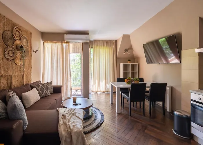 Quiet Maisonette メ Top Spot